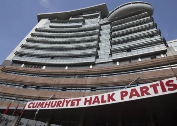 Başarır ve Günaydın’ın Grup Başkanvekilliği Görevleri Sonlandırıldı, İlk Tepkiler Geldi