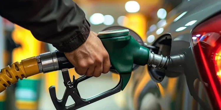 Benzin ve motorinde indirim beklentisi: Petrol fiyatları geriledi