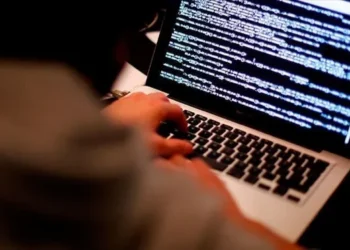 Doktor, borsa vaadiyle milyonlarca lira dolandırdı
