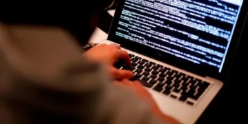Doktor, borsa vaadiyle milyonlarca lira dolandırdı