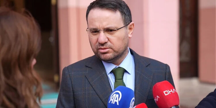 Bakan Gürlek’ten Kızılay’a 150 bin TL Bağış