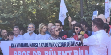 Bilgi Üniversitesi’nde Prof. Dr. Bülent Bilmez’e Destek Protestosu