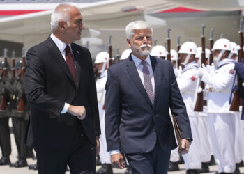 Prag-Ankara hattında siyasi kriz derinleşiyor