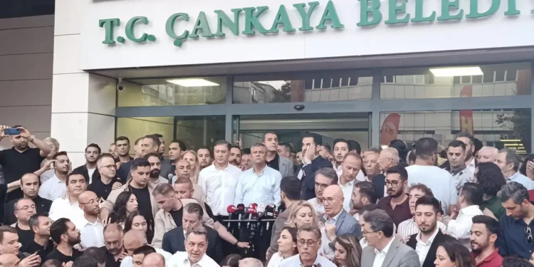 Gözaltına alınan Çankaya Belediye Başkanı Güner’e destek yürüyüşü
