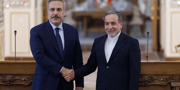 Bakan Fidan, İranlı mevkidaşı Erakçi ile telefonda görüştü