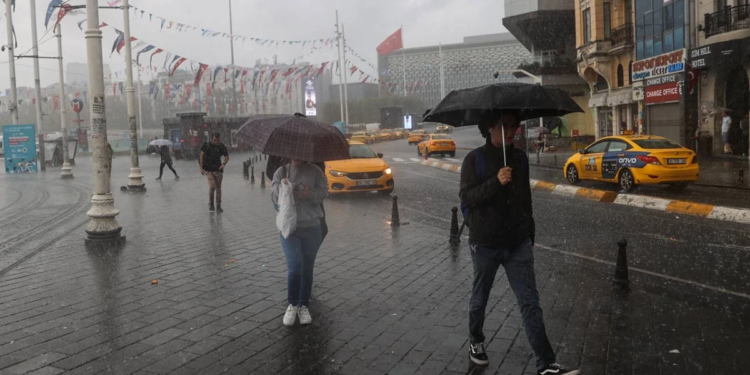 İstanbul’da Sağanak Uyarısı: AKOM Saat Verdi