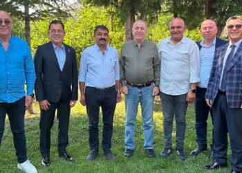 Özdağ’ın rozeti taktığı başkan: CHP’den ayrılmadım