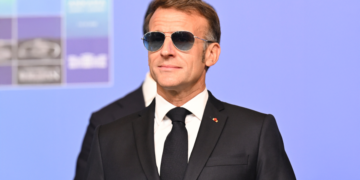 Macron, NATO Zirvesi’nde Dikkatleri Gözlüğüyle Üzerine Çekti