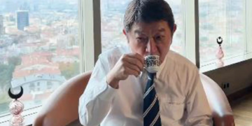 Japon Bakan Motegi’den Esprili Türk Kahvesi Paylaşımı