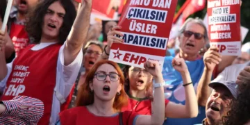 İstanbul’da NATO Zirvesi protestosu: AKM’den Dolmabahçe’ye yürüyüş