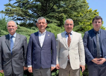 Özgür Özel, yeni parti kurma planlarını ve yol haritasını anlattı