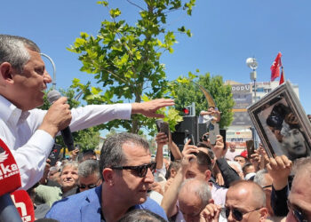 Özgür Özel’in Niğde Ziyaretinde Yoğunluk Nedeniyle Vatandaşlar Zor Anlar Yaşadı