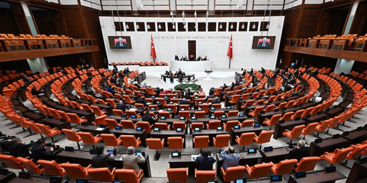 TBMM’de Yoğun Hafta: Yargı Paketi, Emekli Maaşı ve Üniversite Affı Gündemde